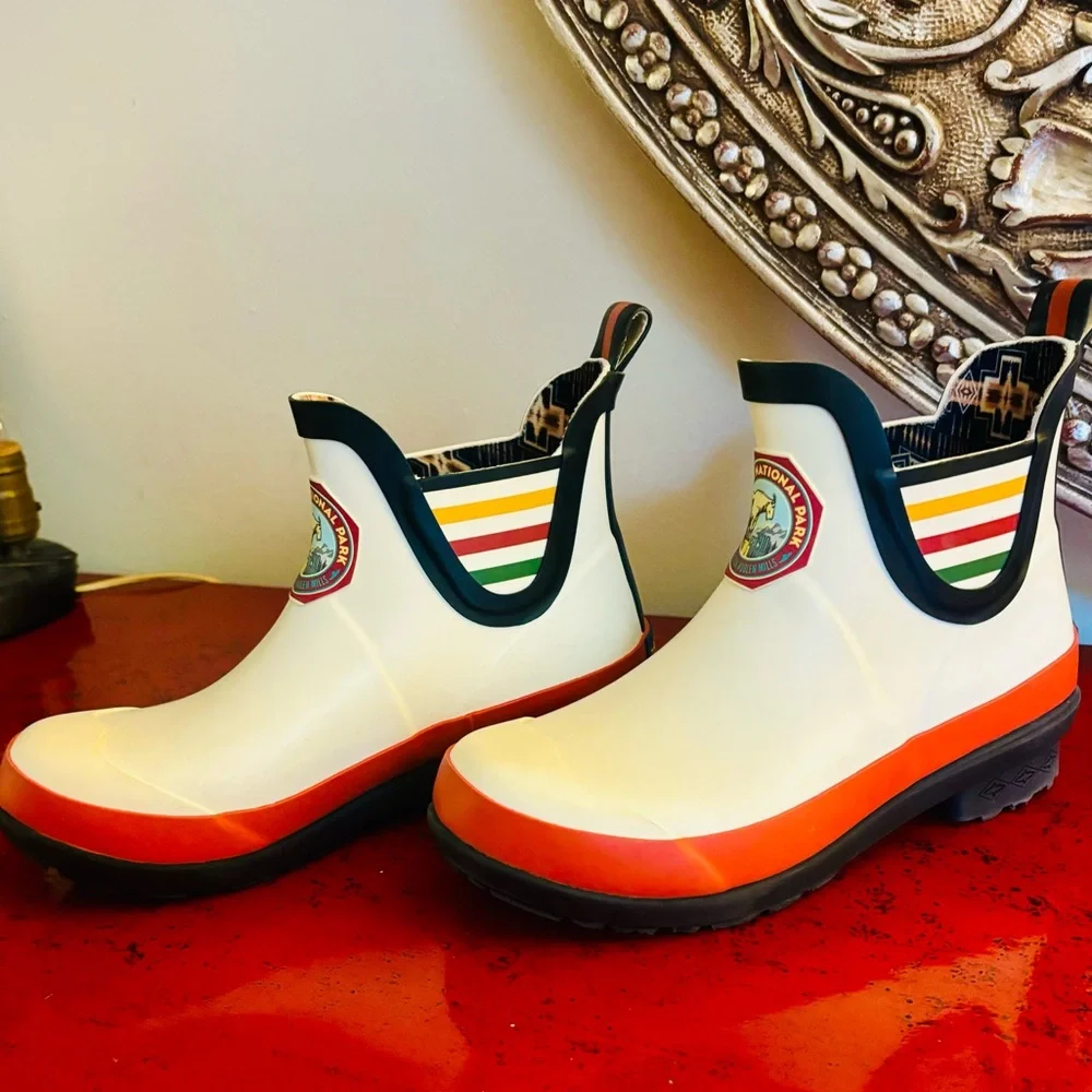 Pendleton Glacier National Park Chelsea Rain Boots size 5 - Picture 3 of 8